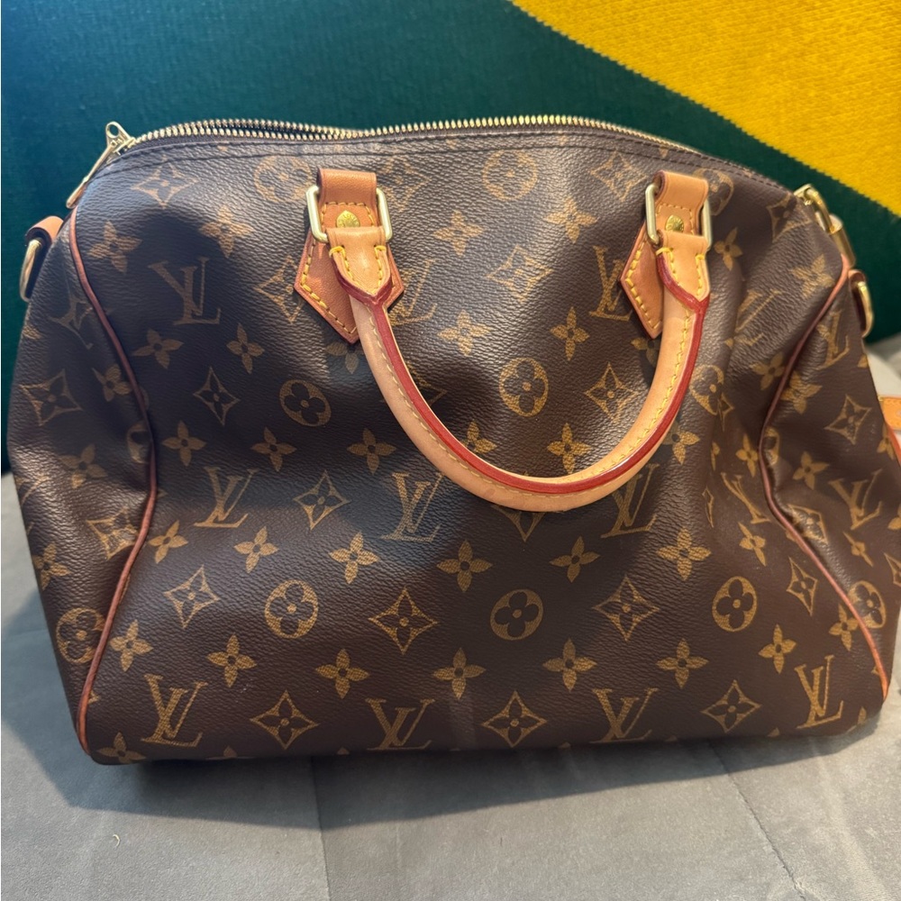 Louis Vuitton Speedy Bandoulière 30 in signature Monogram canvas